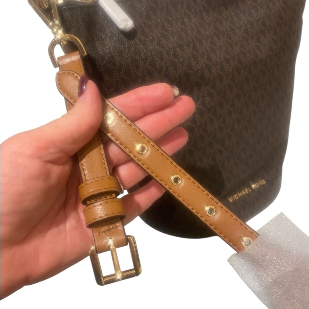 Michael Kors Brooke Medium Logo Bucket Bag Authentic New with Tags & Dust Bag - Picture 4 of 15